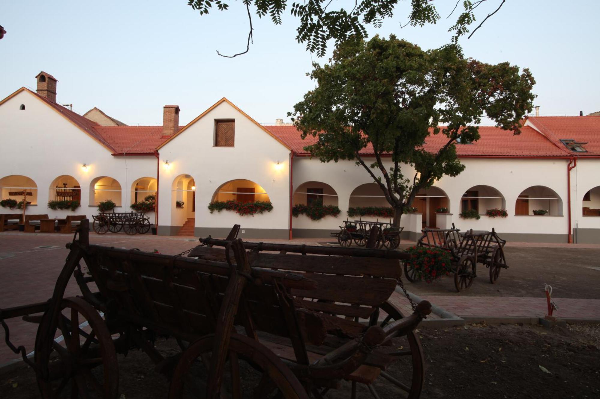 Regi Posta Etterem Es Fogado Hotel Debrecen Bagian luar foto